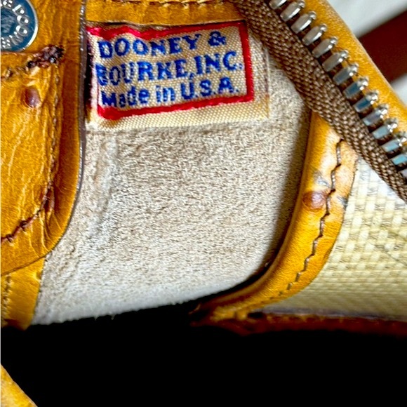 STUNNING VINTAGE DOONEY & BOURKE CAMEL HANDBAG WITH DUSTBAG - Picture 9 of 13